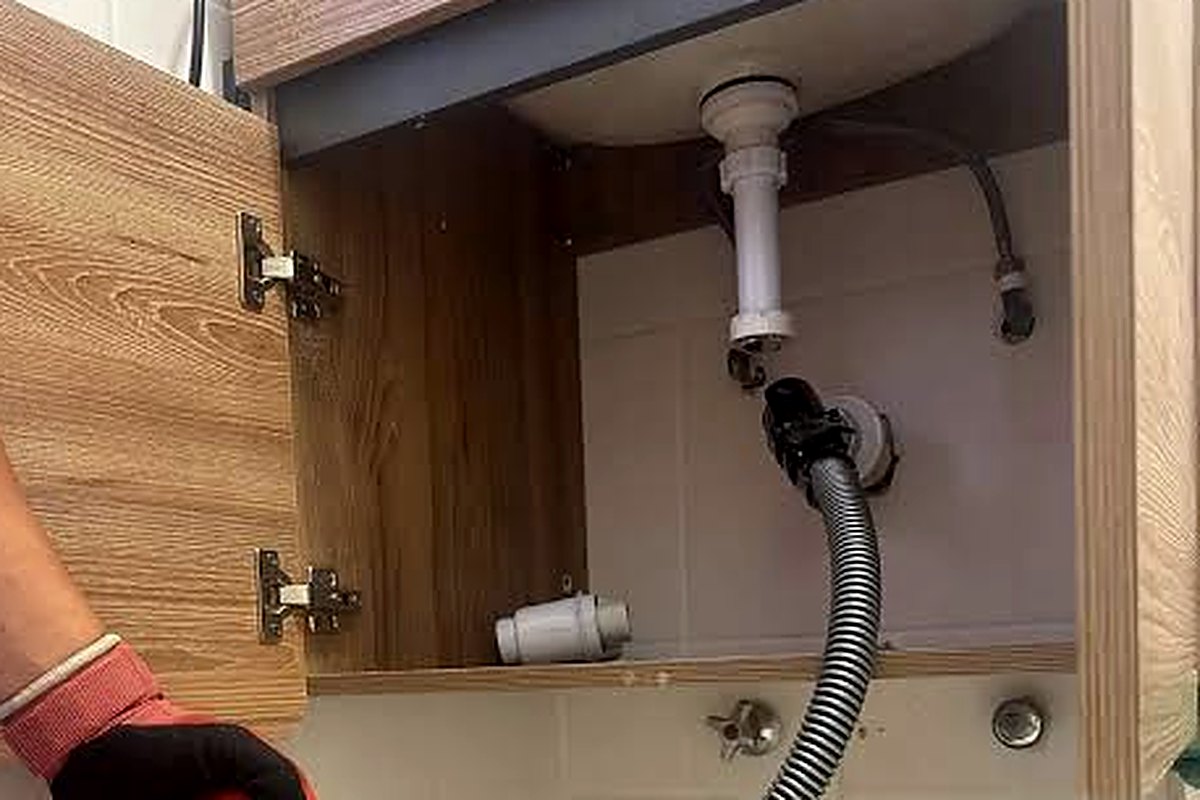 Destape de lavaplatos en La Cisterna con máquina eléctrica
